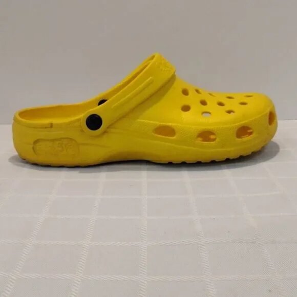 Unisex Yellow Holey Soles Canada Sandals! Gently Used Condition! CONSIGNMENT! - Picture 2 of 12
